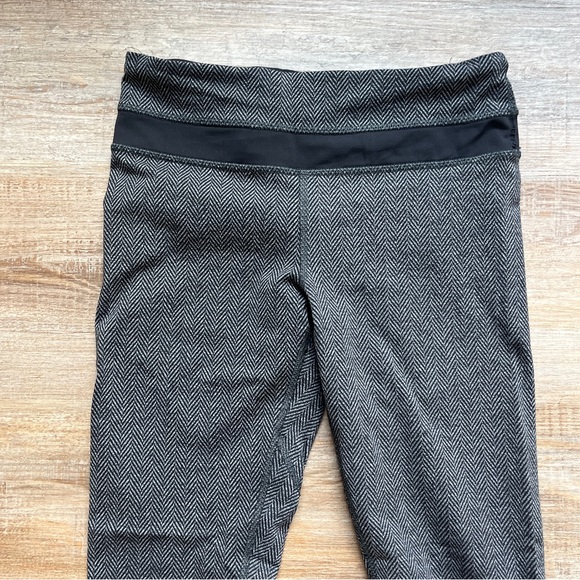 Lululemon Run Inspire Crop Leggings Heathered gray herringbone EUC - Picture 4 of 9